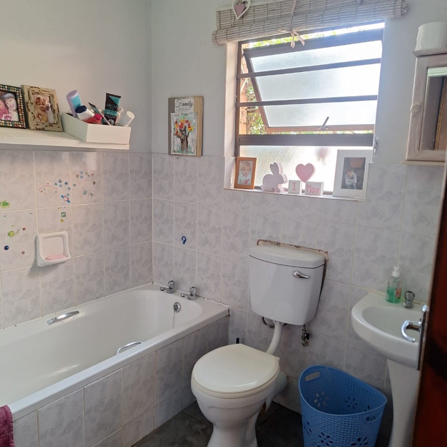 5 Bedroom Property for Sale in Gonubie Eastern Cape